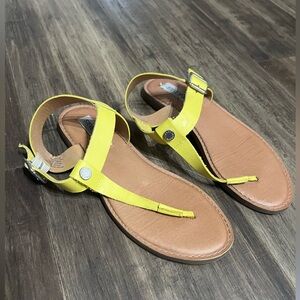 ⚠️2/20 Like new Steve Madden yellow leather summer sandals. 7.5
